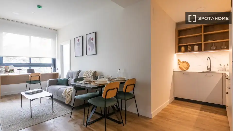 Living room of Flat for rent in Tres Cantos  with Air Conditioner, Heating and Furnished