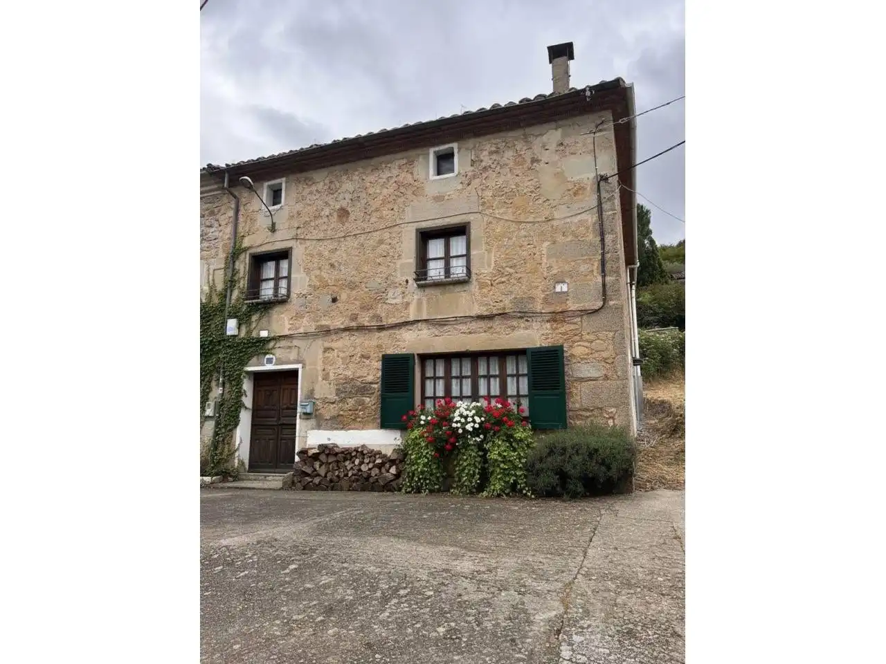 Vista exterior de Casa adosada en venta en Oña