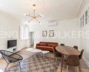 Sala d'estar de Apartament de lloguer en  Barcelona Capital amb Aire condicionat i Balcó