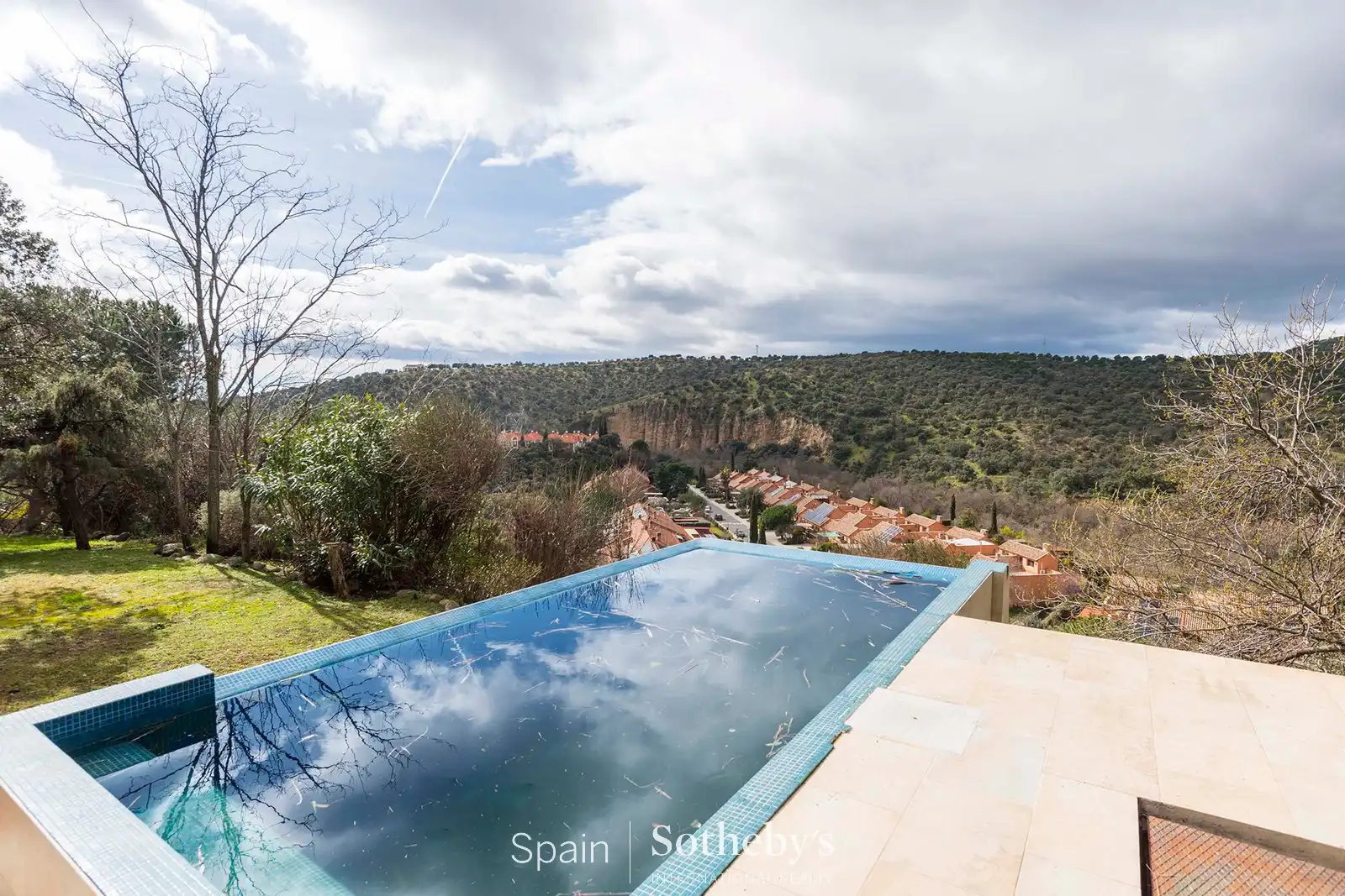 Piscina de Casa o xalet en venda en Las Rozas de Madrid amb Aire condicionat, Calefacció i Jardí privat