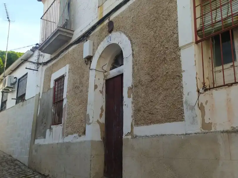 Casa rústica amb jardí en venda a Calle San Judas 12