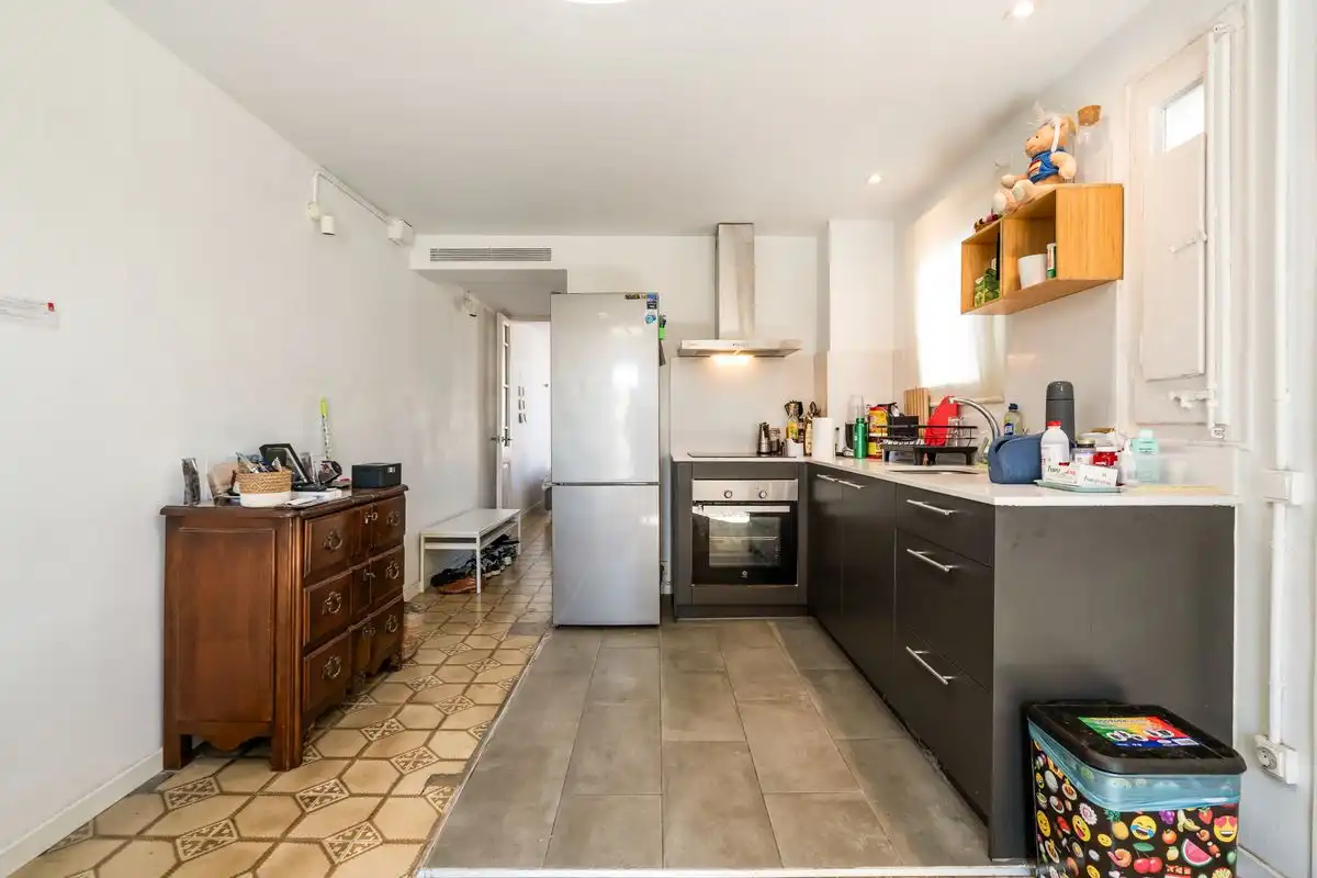 Küche von Dachboden zum Verkauf in Barcelona mit Klimaanlage, Heizung und Terrasse