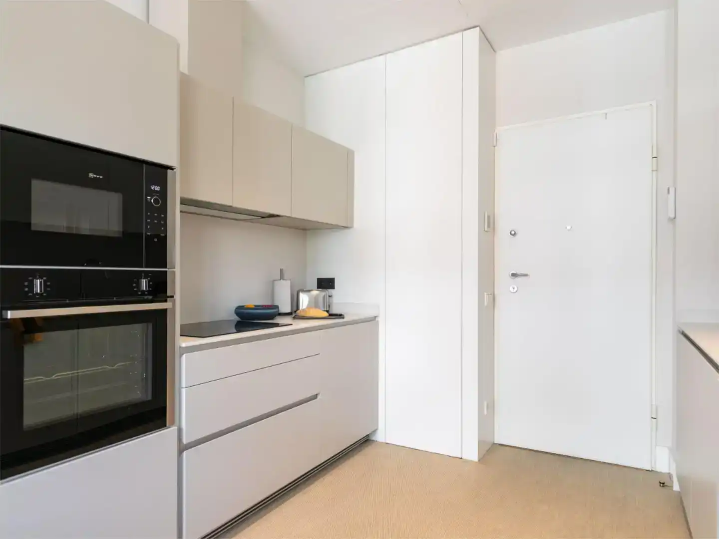 Cuina de Apartament de lloguer en  Madrid Capital amb Aire condicionat i Piscina