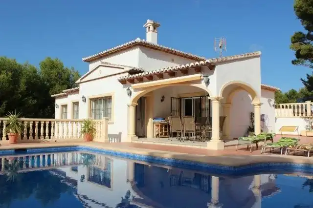 Casa con piscina en venta en La Empedrola