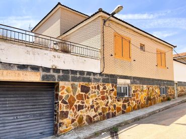 Villa con balcone in vendita a Calle Calle Torderas