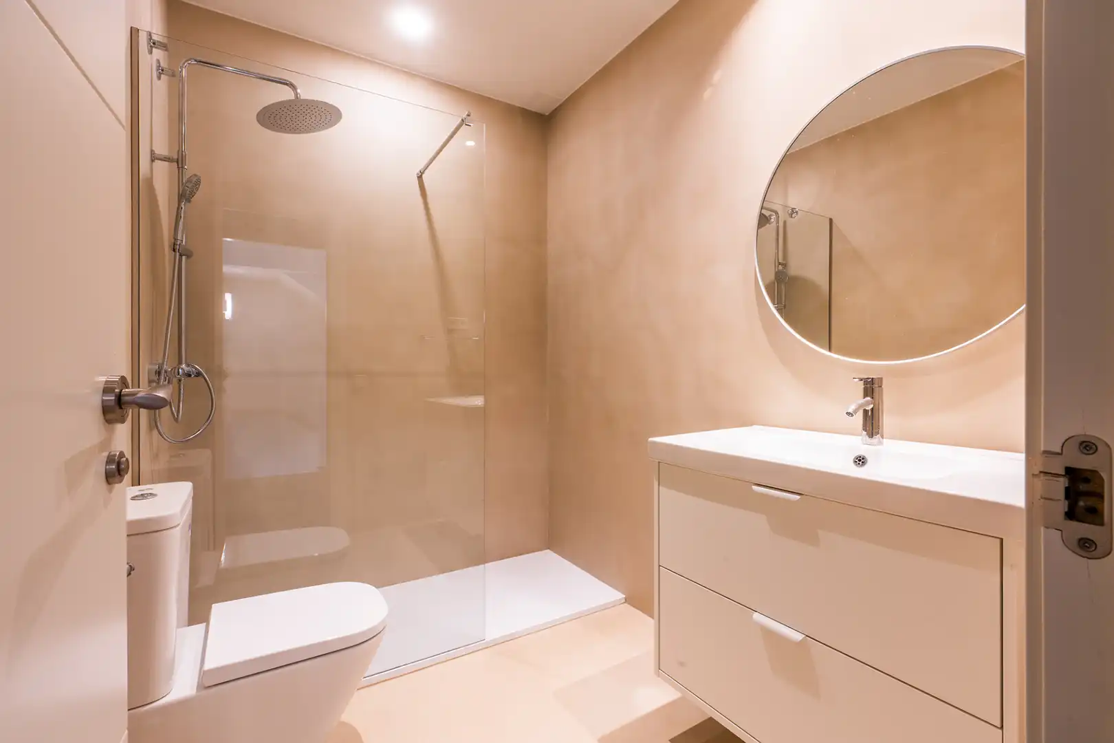 Bathroom of Detached homes for rent in Barcelona  with Air Conditioner, Heating and Terrace