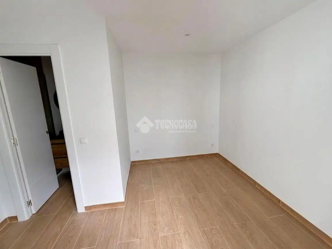 Habitación de Piso en venta en Madrid con Parquet y Balcón