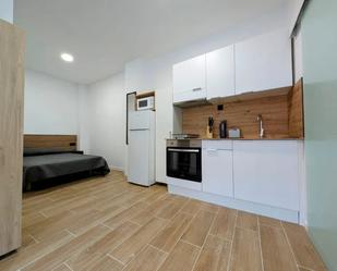 Kitchen of Study to rent in  Valencia Capital  with Air Conditioner, Furnished and Oven