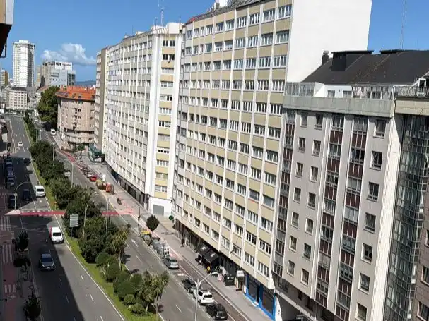 Vista exterior de Pis en venda en A Coruña Capital  amb Parquet, Moblat i Balcó