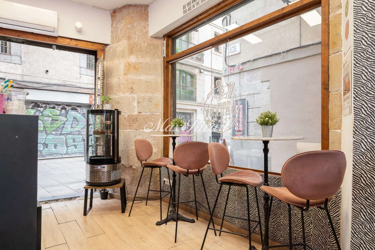 Local de lloguer en  Barcelona Capital amb Calefacció i Moblat