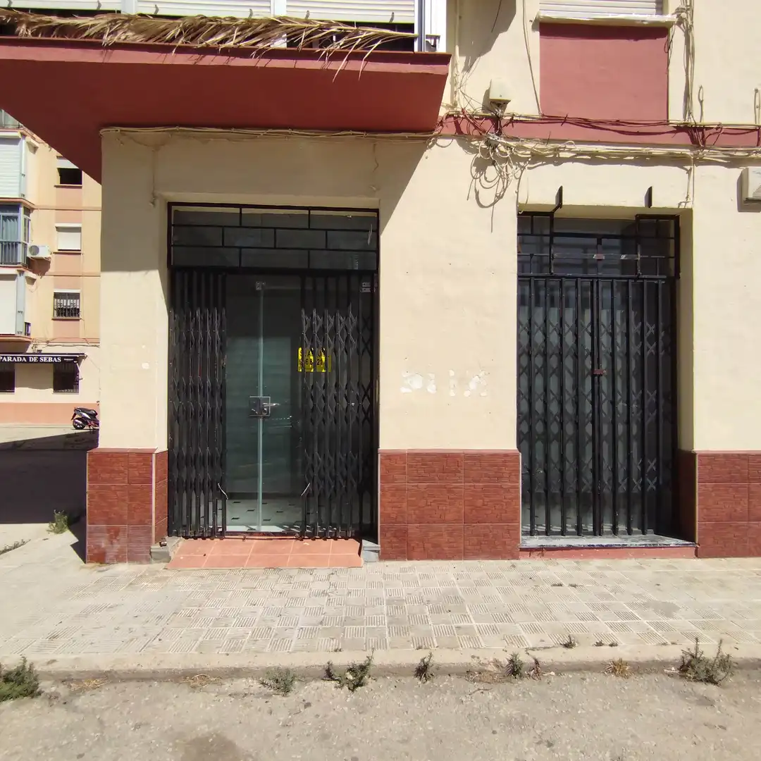 Locale commerciale in affitto a Calle Batalla del Callao 4