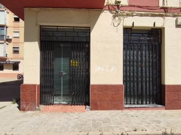 Local comercial de lloguer a Calle Batalla del Callao 4