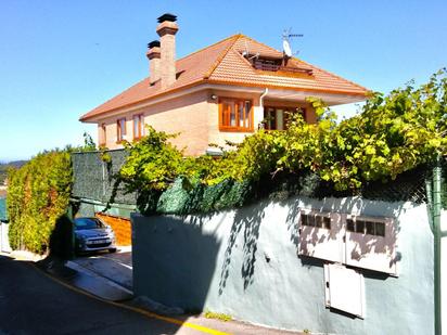 Vista exterior de Casa o xalet en venda en El Astillero   amb Terrassa