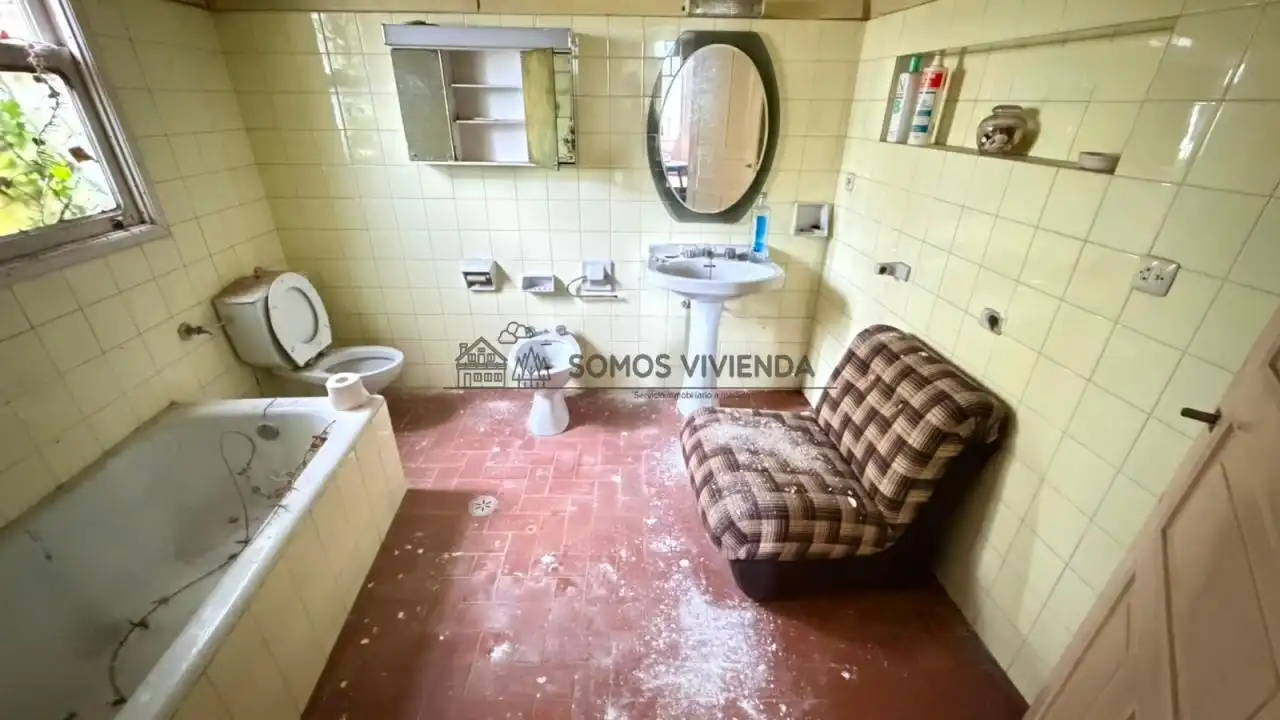 Bany de Casa o xalet en venda en Ourense Capital  amb Jardí privat