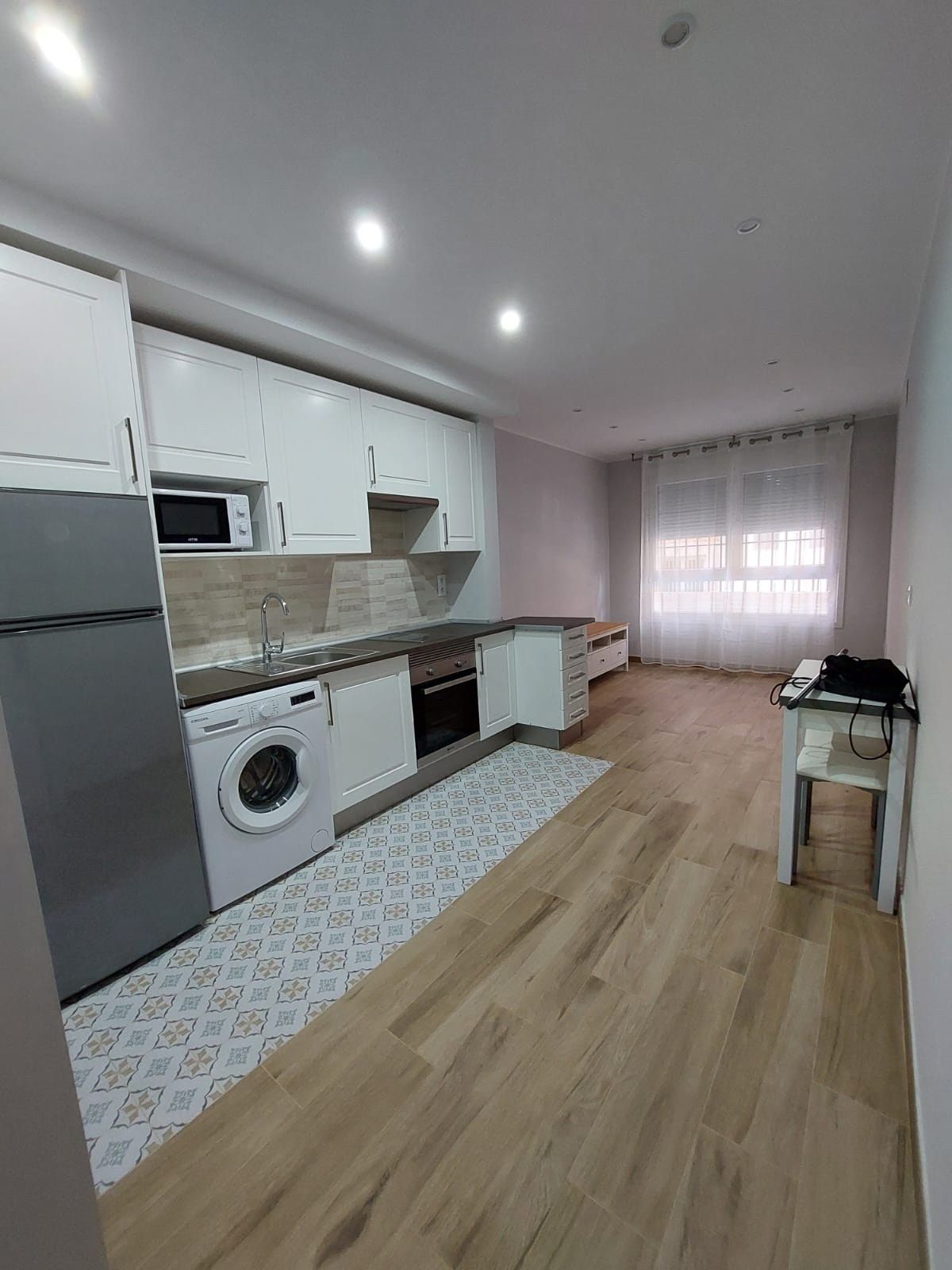 Kitchen of Flat to rent in  Madrid Capital  with Air Conditioner, Storage room and Oven