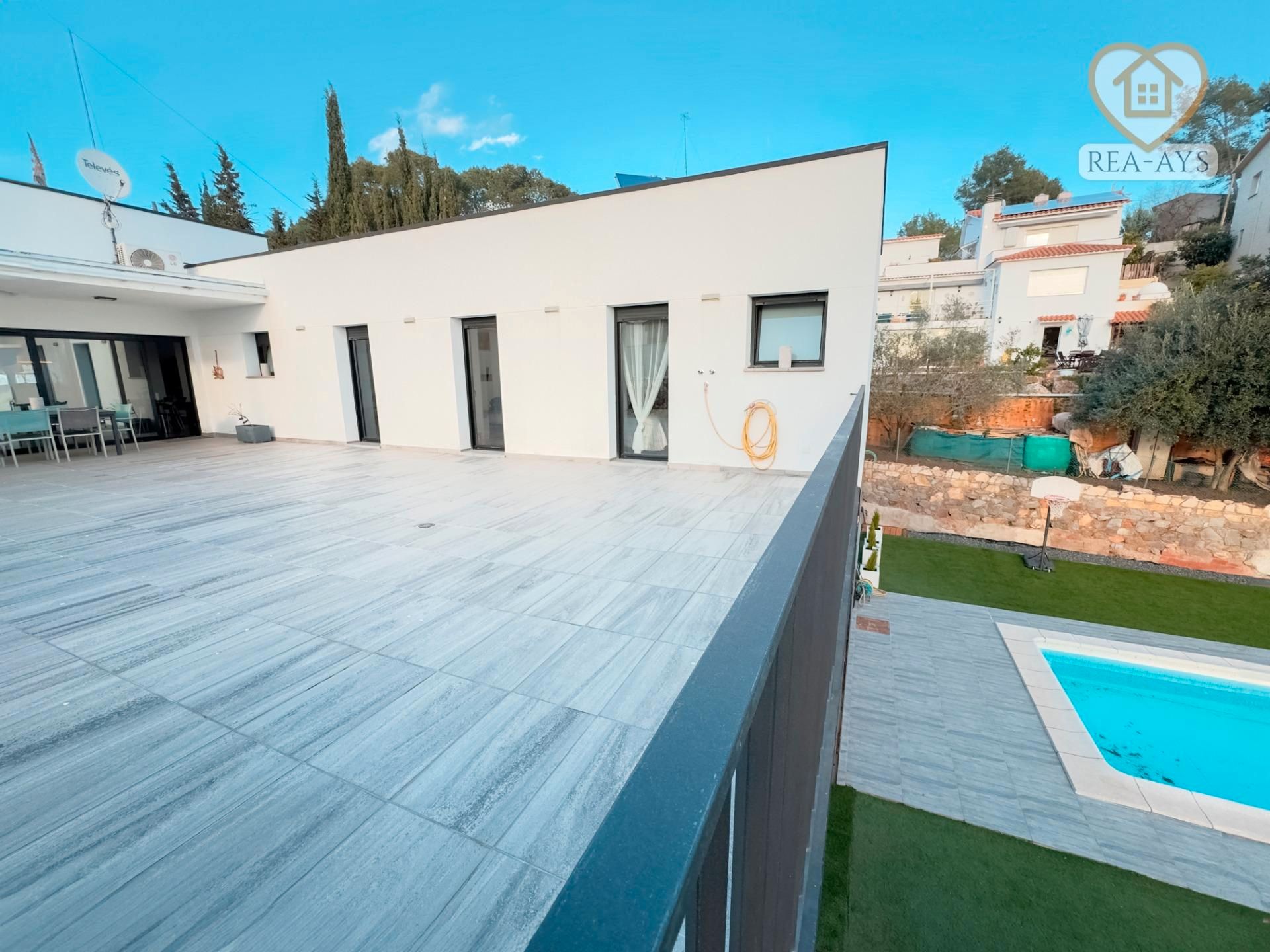 Terrace of Houses for sale in Pallejà  with Air Conditioner, Heating and Private garden
