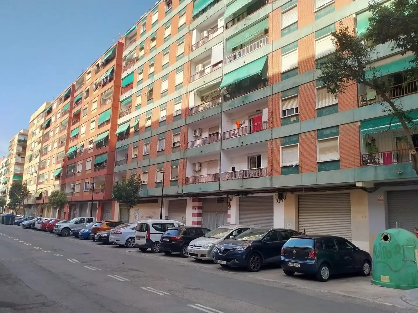 Vista exterior de Local de lloguer en Benicalap