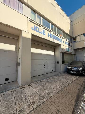 Nave industrial en Venta en Calle del Río Cea en Hervencias Altas - El Pinar