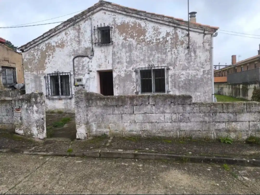Baixos amb jardí en venda a Calle Roza 61