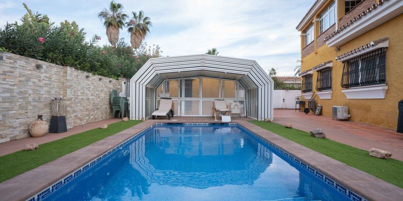 Piscina de Casa o xalet en venda en Málaga Capital amb Aire condicionat, Jardí privat i Terrassa