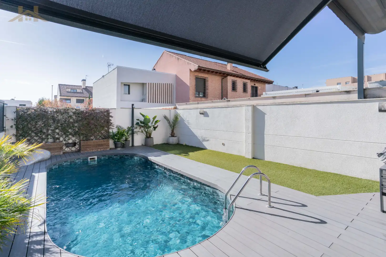 Piscina de Casa adosada en venta en Torrejón de Ardoz con Amueblado