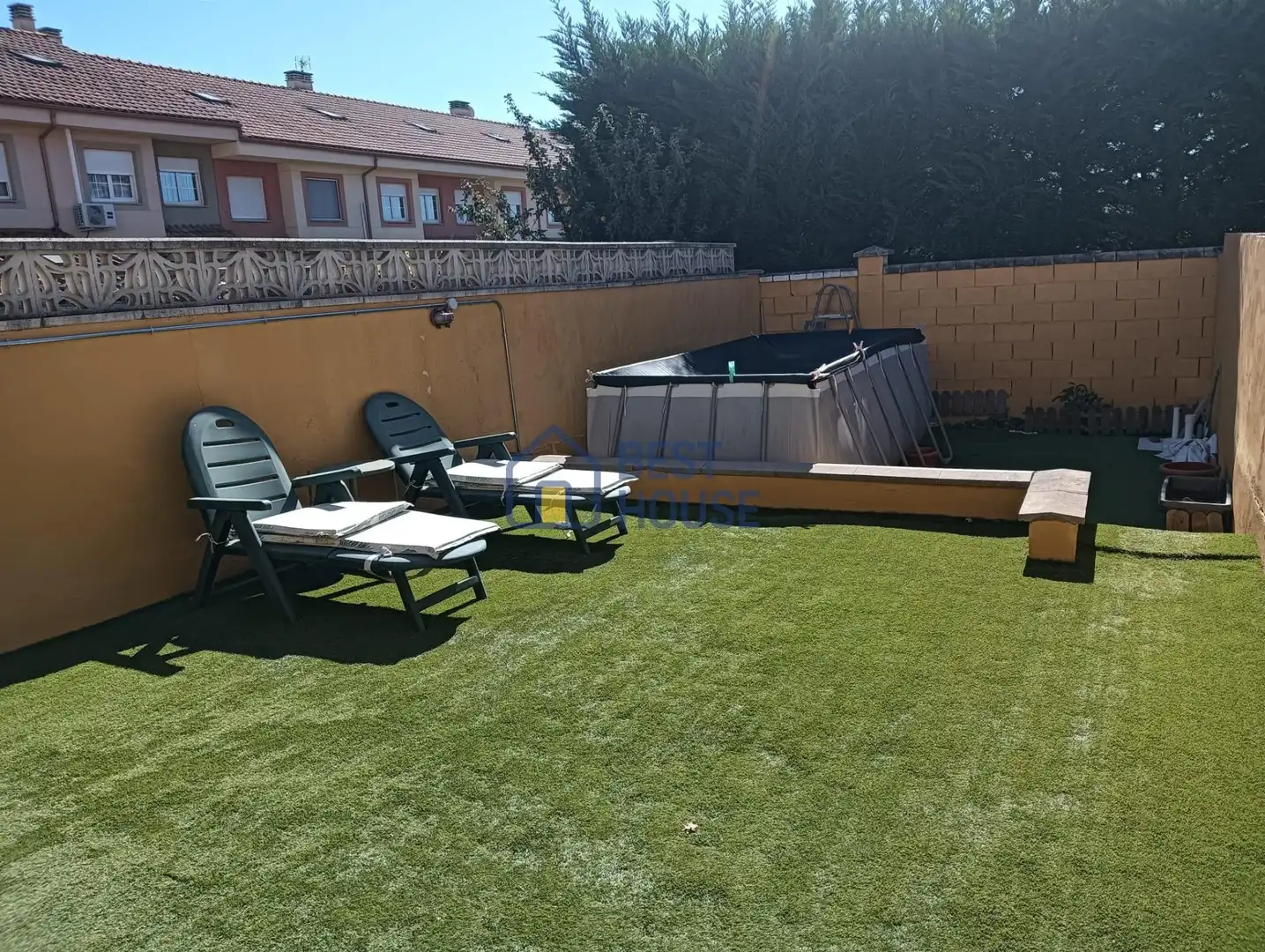 Terraza de Casa adosada en venta en Villaquilambre con Calefacción, Piscina y Amueblado