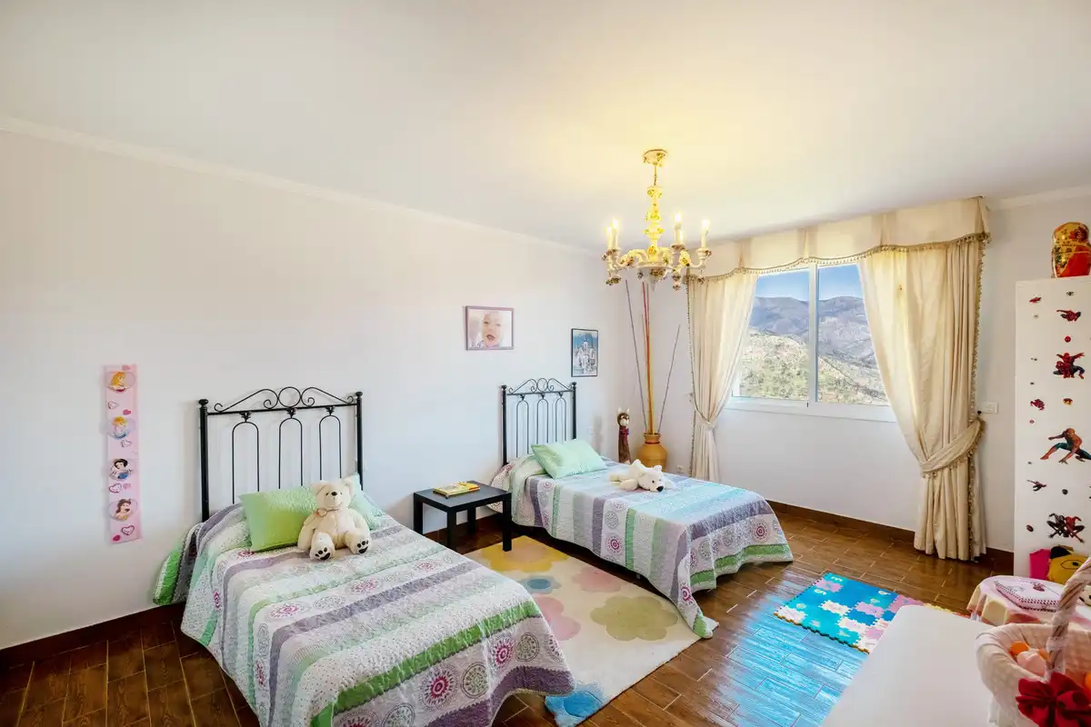 Habitación de Finca rústica en venta en Estepona con Aire acondicionado, Terraza y Trastero