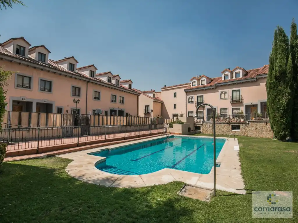 Piscina de Casa o chalet en venta en Ávila con Jardín privado, Piscina y Piscina comunitaria