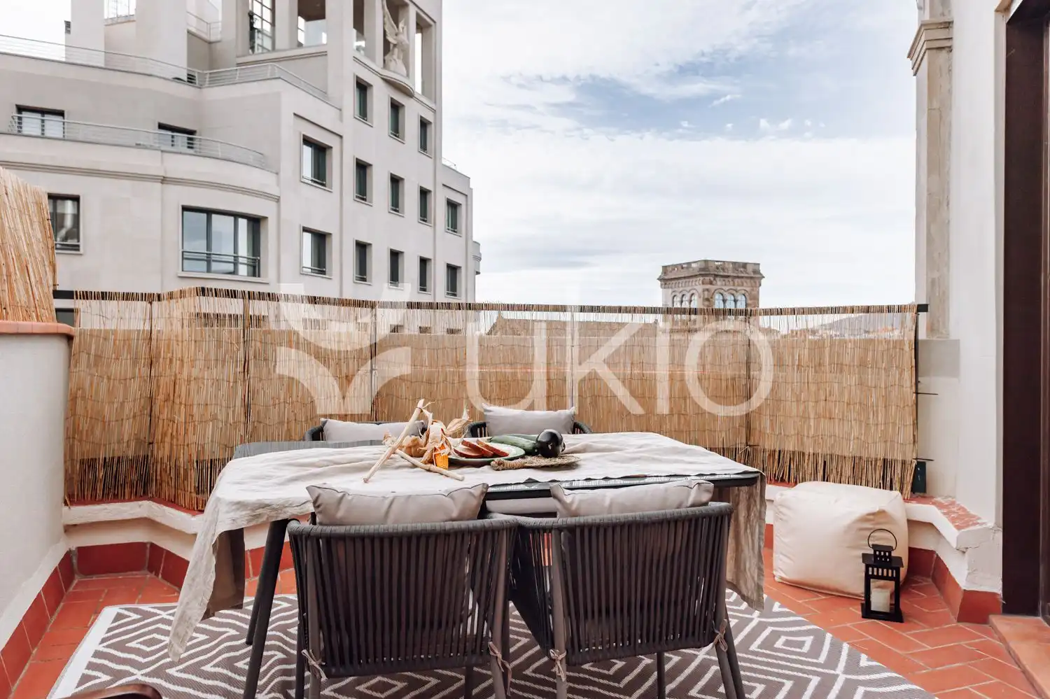 Terrassa de Apartament de lloguer en Barcelona amb Aire condicionat, Moblat i Forn