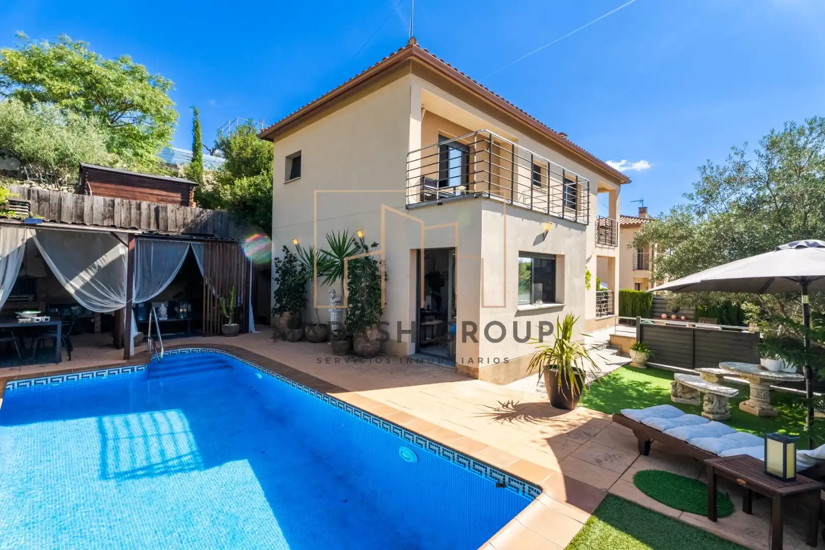 Chalet con piscina en venta en Carrer VIA LACTIA, imagen 2
