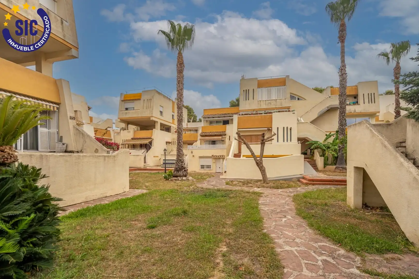 Exterior view of Apartments for sale in Valencia  with Air Conditioner, Heating and Private garden
