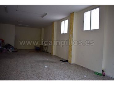 Locale commerciale in vendita a Baena