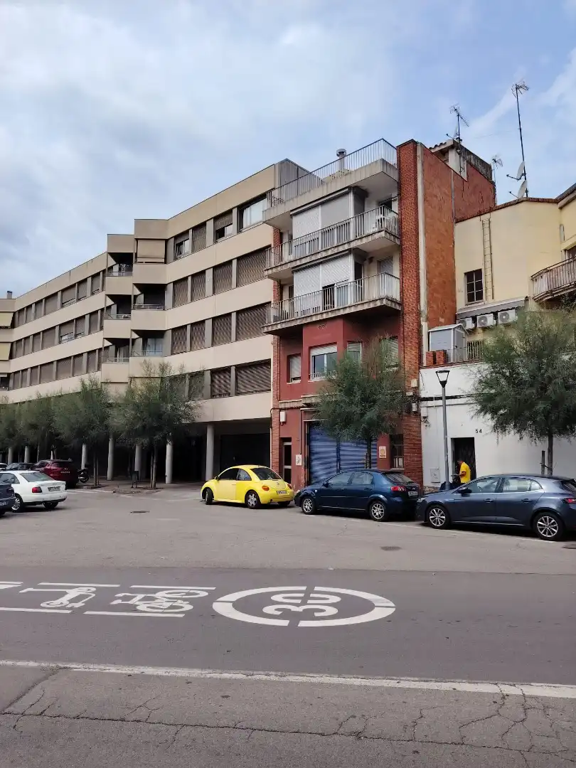 Vista exterior de Edifici en venda en Molins de Rei