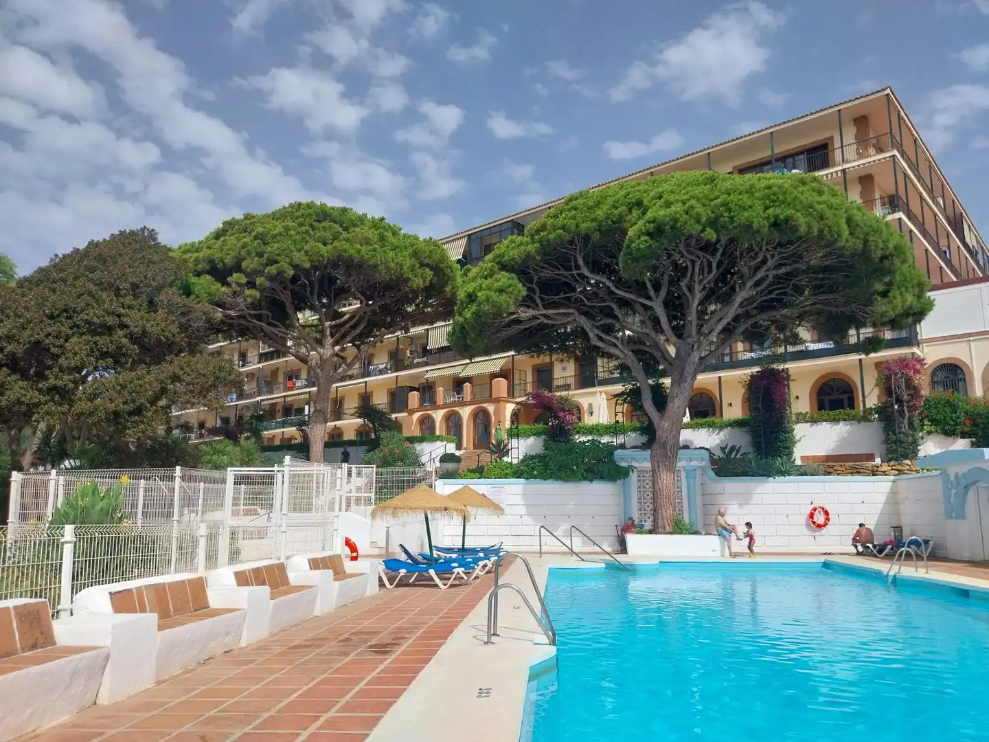 Piscina de Apartament de lloguer en Mijas amb Jardí privat, Terrassa i Balcó