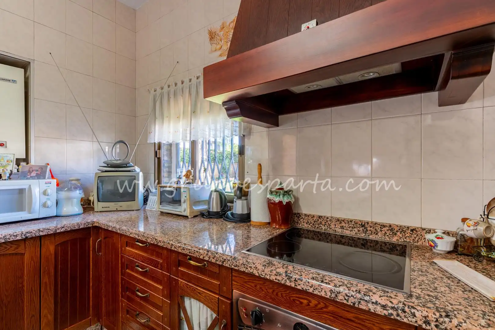 Cuina de Casa o xalet en venda en Espartinas amb Aire condicionat, Jardí privat i Terrassa