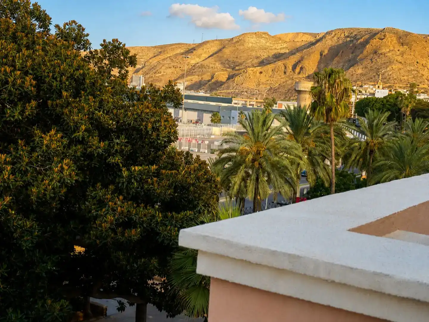 Vista exterior de Piso en venta en  Almería Capital con Aire acondicionado y Balcón