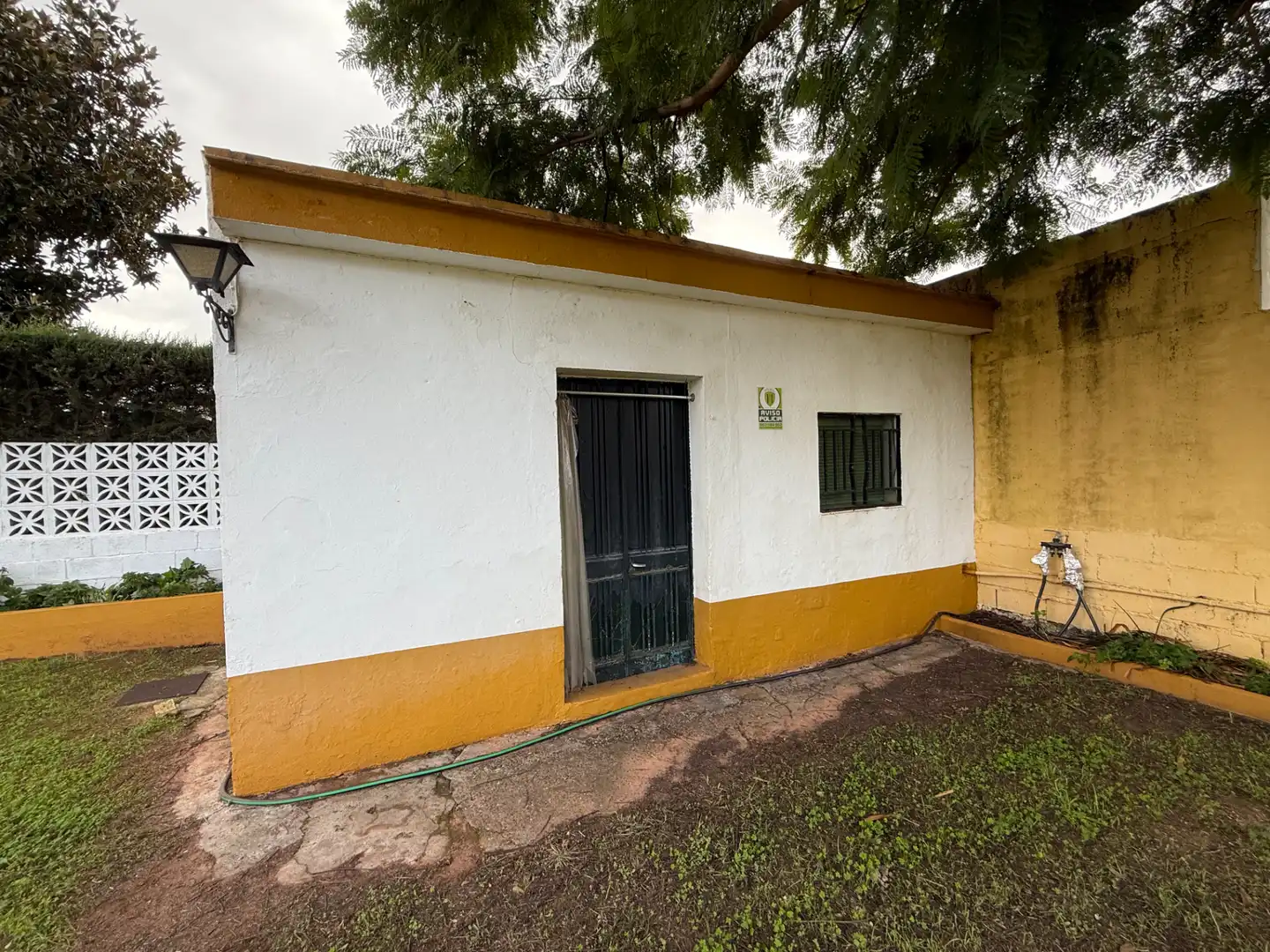 Vista exterior de Casa o xalet en venda en Alcalá de Guadaira amb Aire condicionat, Calefacció i Jardí privat