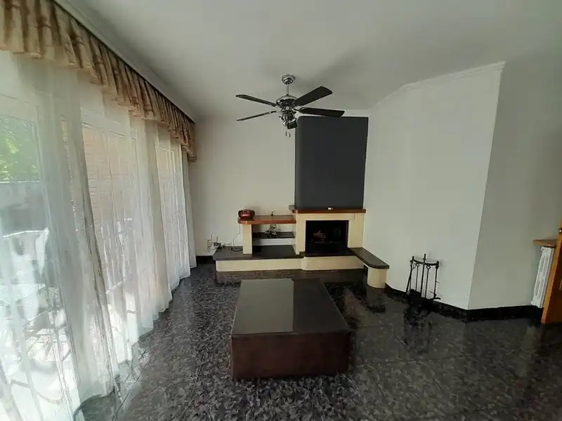 Sala d'estar de Casa adosada en venda en Olot amb Calefacció, Moblat i Balcó
