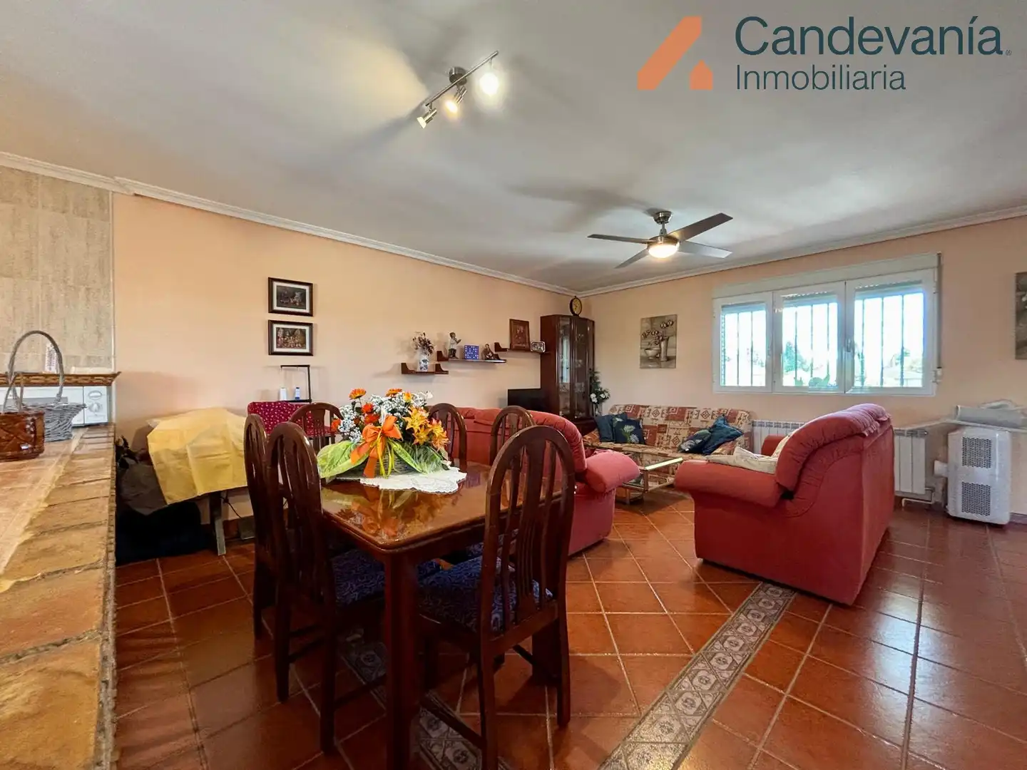 Sala de estar de Casa o chalet en venta en San Mateo de Gállego con Aire acondicionado, Calefacción y Jardín privado