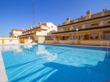 Chalet con piscina en venta en Orihuela Costa