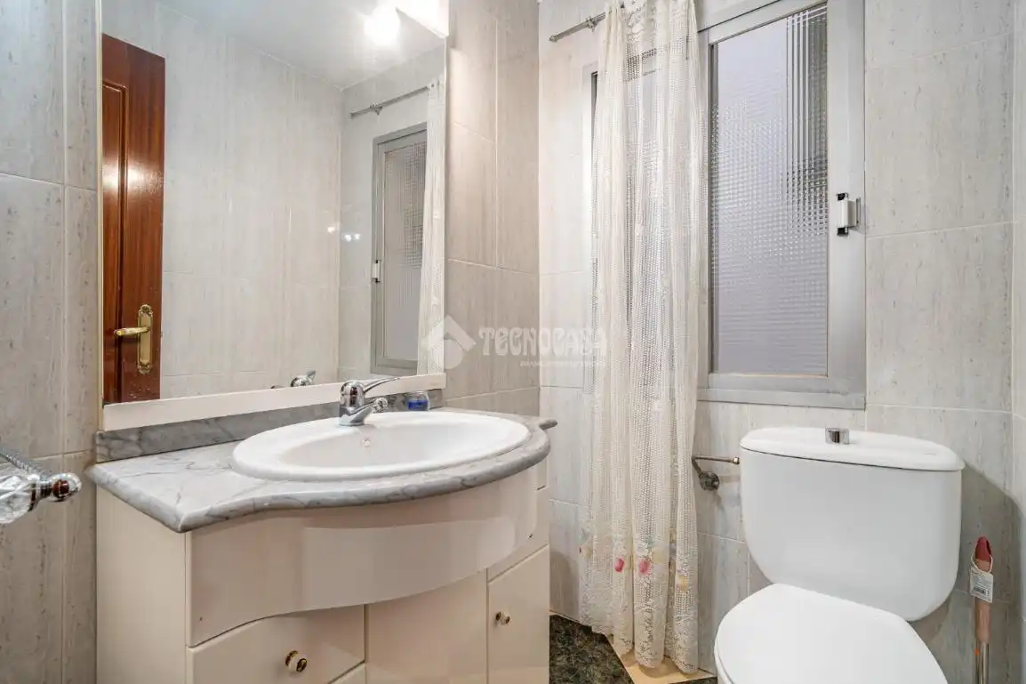 Badezimmer von Einfamilien-Reihenhaus zum Verkauf in Lanjarón mit Klimaanlage, Heizung und Terrasse