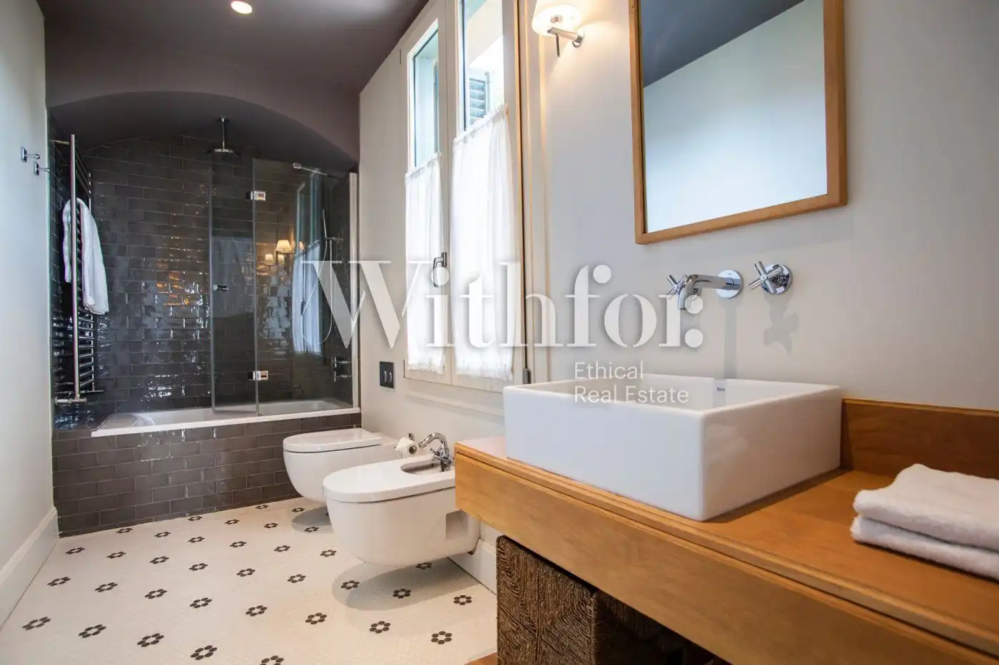 Bathroom of Houses for rent in Barcelona  with Air Conditioner, Heating and Private garden