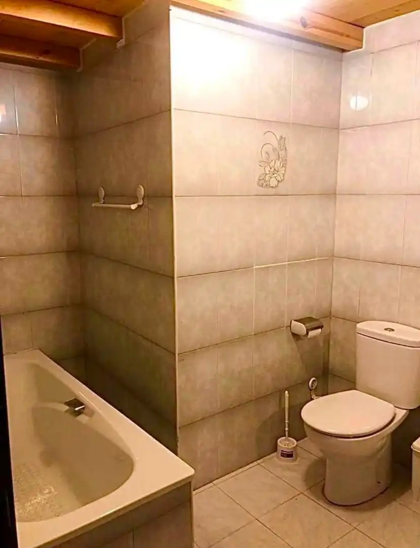 Bany de Casa o xalet de lloguer en Arenas de Iguña amb Calefacció, Parquet i Terrassa
