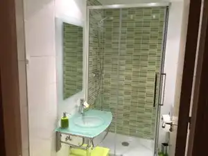 Badezimmer von Wohnung zum Verkauf in Madrid mit Klimaanlage, Heizung und Privatgarten