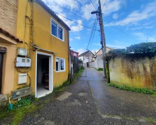 Vista exterior de Casa adosada en venda en Vigo  amb Jardí privat i Traster