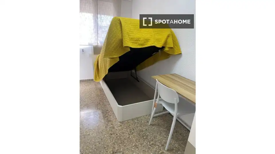 Room in Benimàmet