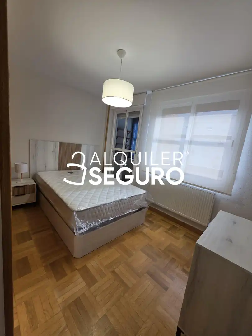 Habitación de Piso de alquiler en Burgos con Calefacción, Terraza y Trastero