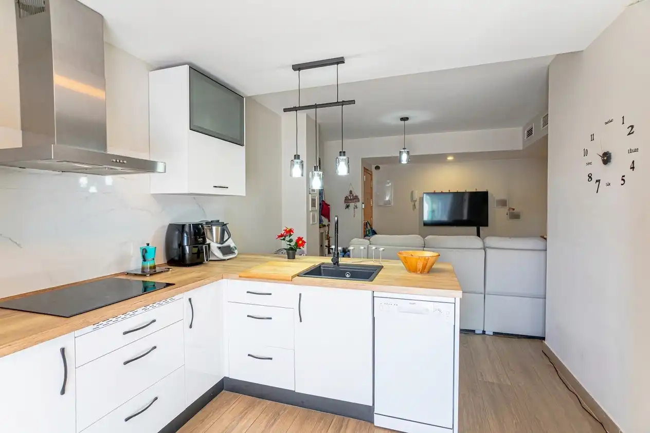 Kitchen of Flat for sale in Vélez-Málaga  with Air Conditioner, Terrace and Community pool