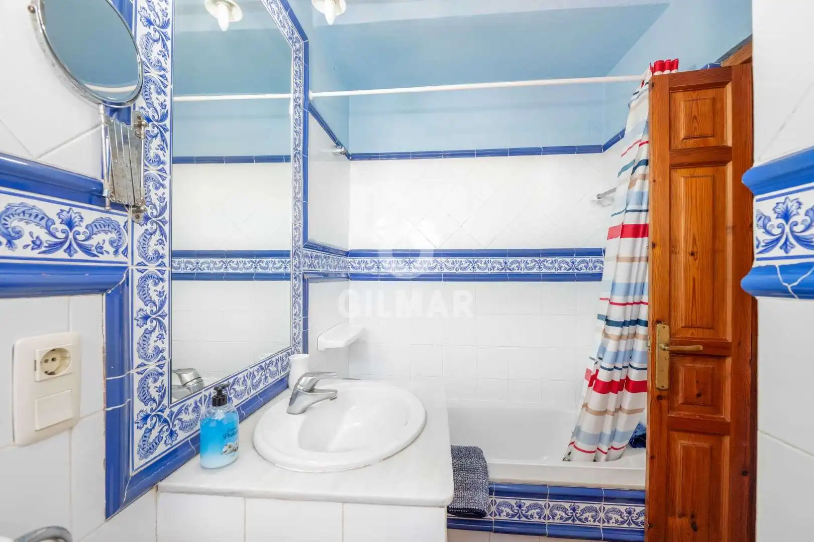Bathroom of Houses for sale in Villamartín  with Heating, Private garden and Swimming Pool