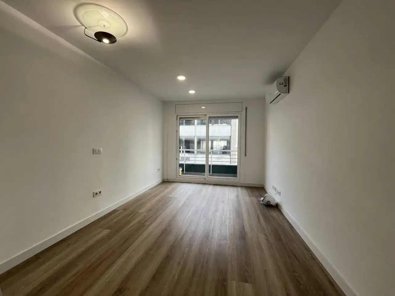 Flat for sale in Girona  with Air Conditioner, Heating and Balcony